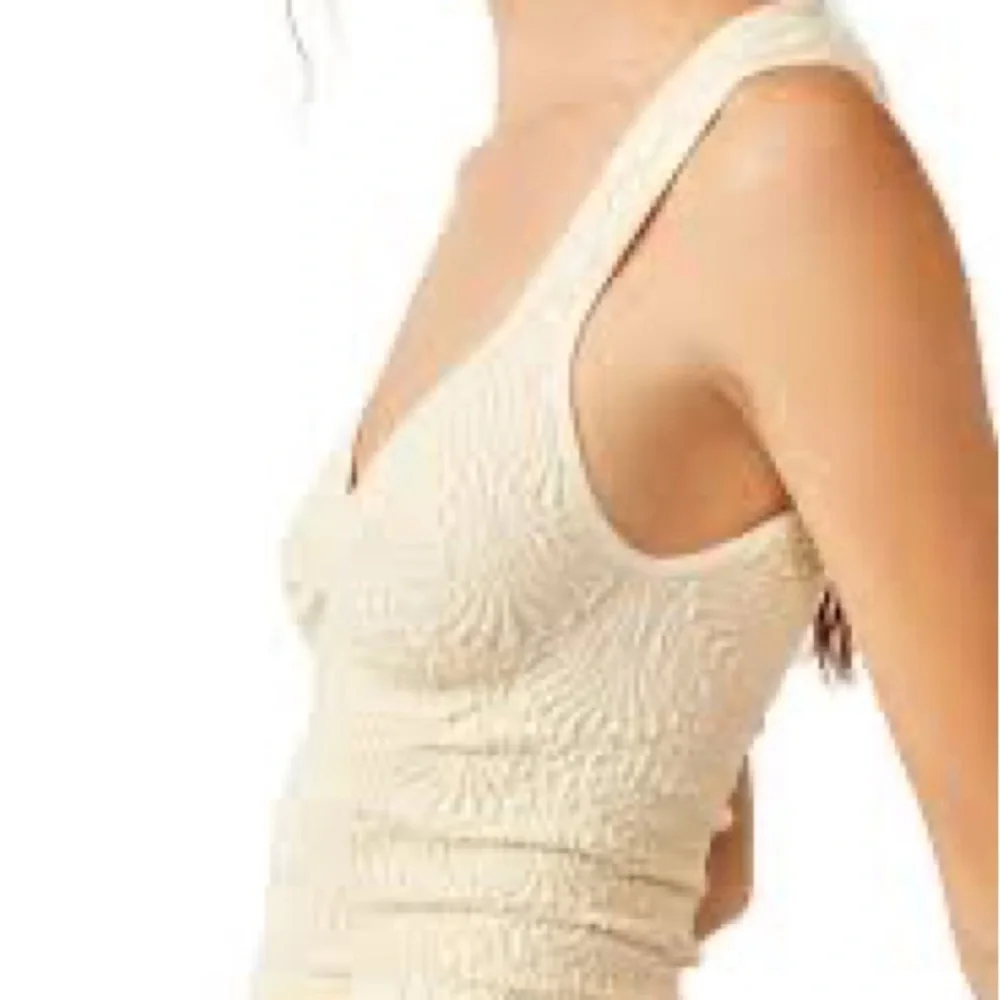BY FREE PEOPLE SWEETHEART LOVE IVORY CAMI!PURCHASED AT REVOLVE! NEVER WORN!❤️🎁 - Picture 7 of 9